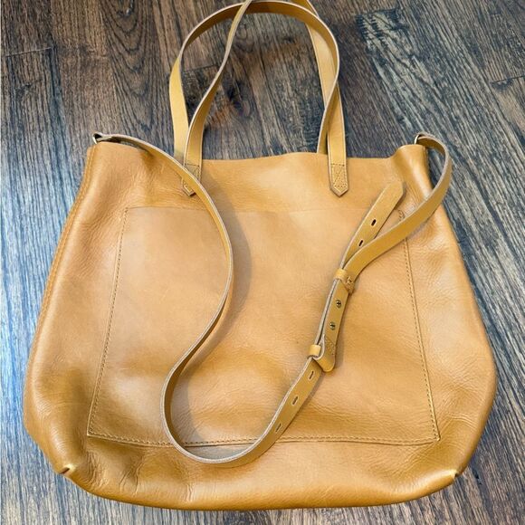 NWT Madewell The Essential Curve Shoulder Bag - Picture 2 of 8